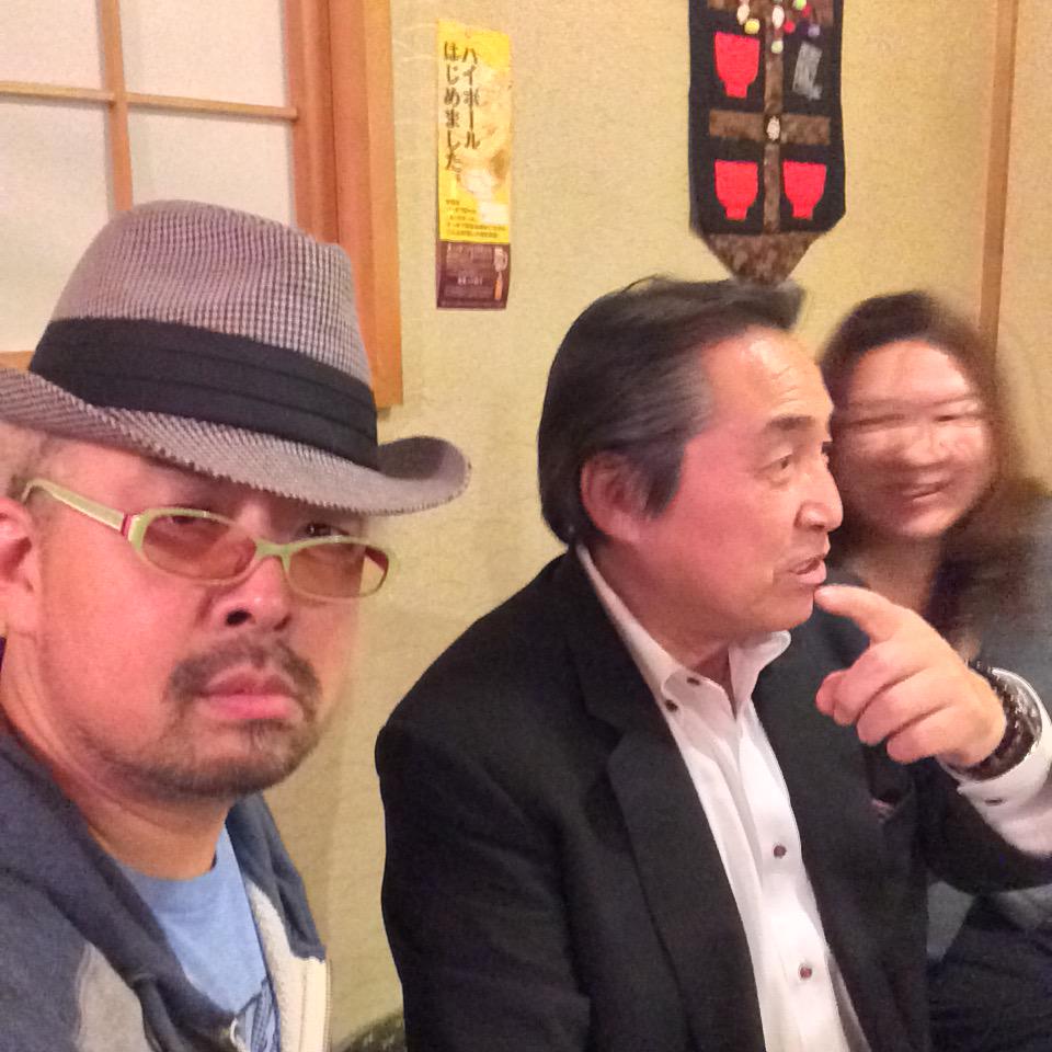 latte_infom's tweet photo. 深夜の部。視聴会しながら〜♪ http://t.co/it2vPICeoz