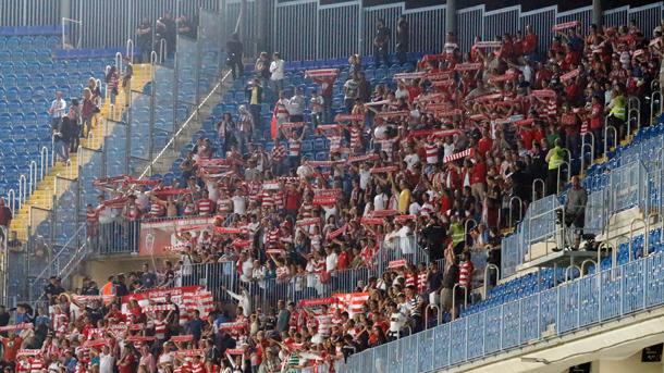 Todosmalaga's tweet photo. Por motivos de seguridad no se venderán entradas para aficionados visitantes en #LaRosaleda @MalagaCF http://t.co/sKCb96hpF0