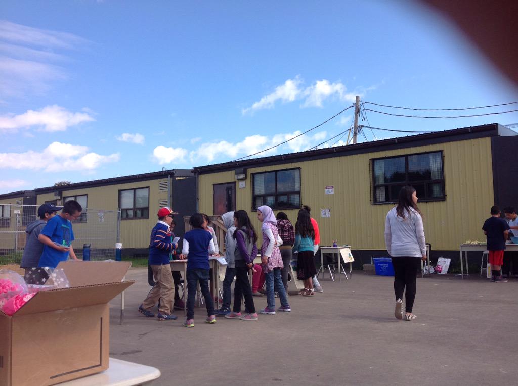 KirkbyClass's tweet image. #beefair #alwaysbeelearning #kirkbykids bee fair going really good!!!