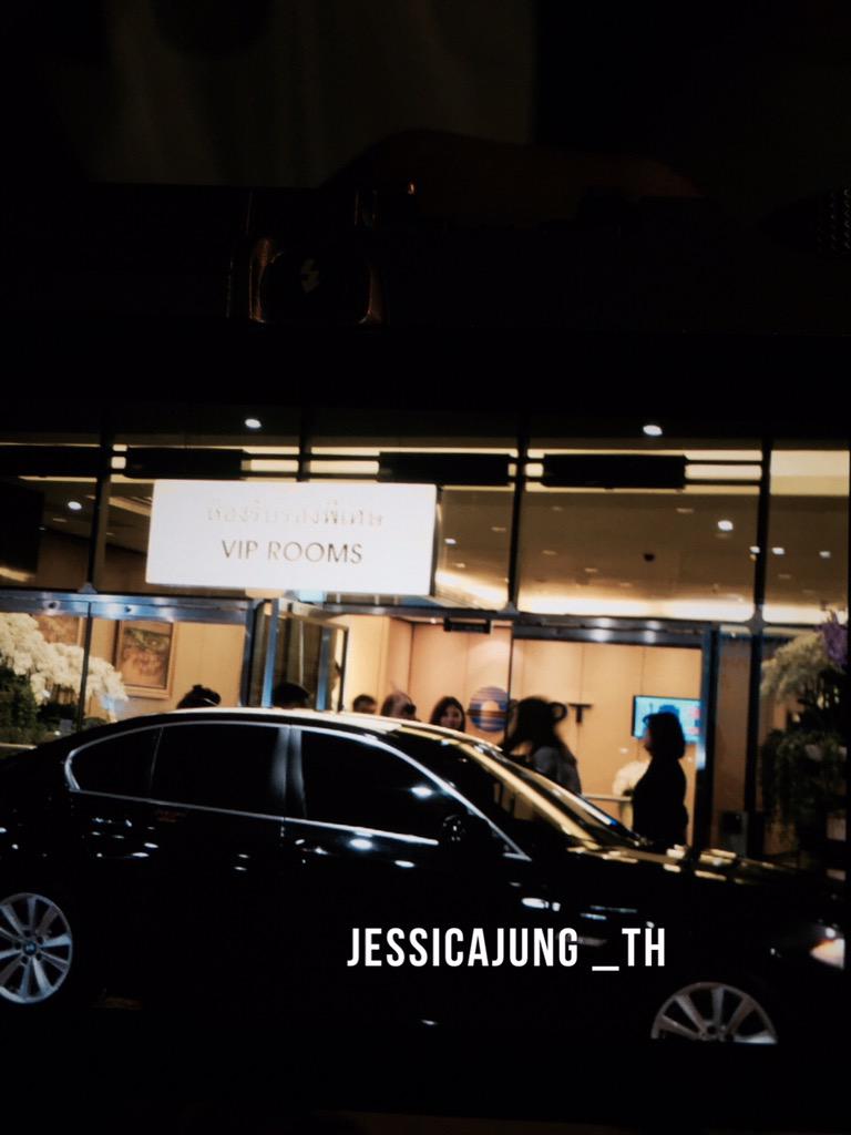 [PIC][22-05-2015]Jessica khởi hành đi Thái Lan để tham dự FanMeeting "JessicaSweetDayinThailand" vào chiều nay CFnebW_UkAA2WFM
