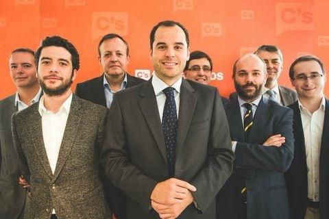 CsarZafra's tweet photo. "Si caminas solo, irás más rápido; si caminas acompañado, llegarás más lejos" #YoVotoCiudadanos http://t.co/KRR0sViuAc
