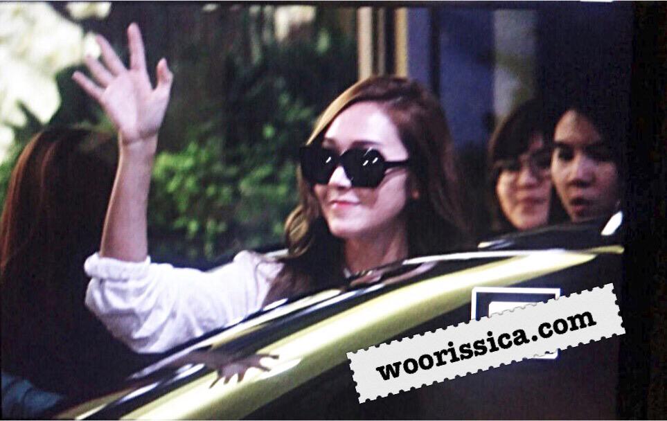 [PIC][22-05-2015]Jessica khởi hành đi Thái Lan để tham dự FanMeeting "JessicaSweetDayinThailand" vào chiều nay CFniVViUkAEV_Fy