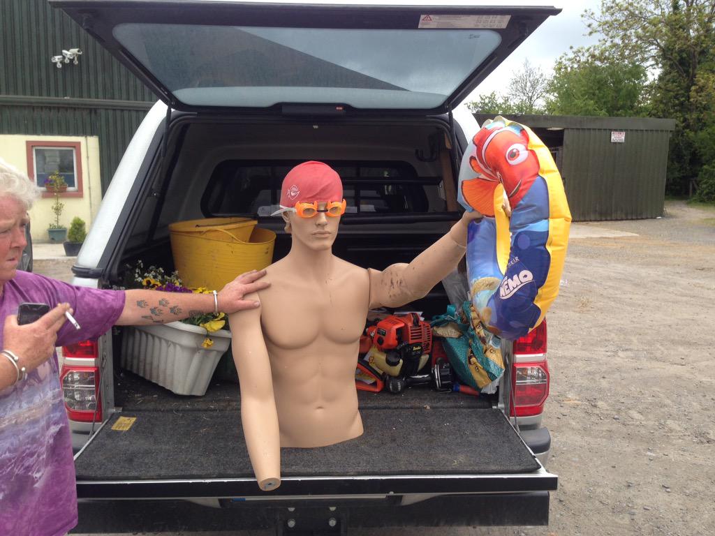 Lifeguard ready to rescue anybody out of the water tomorrow🙈 #watersaftey