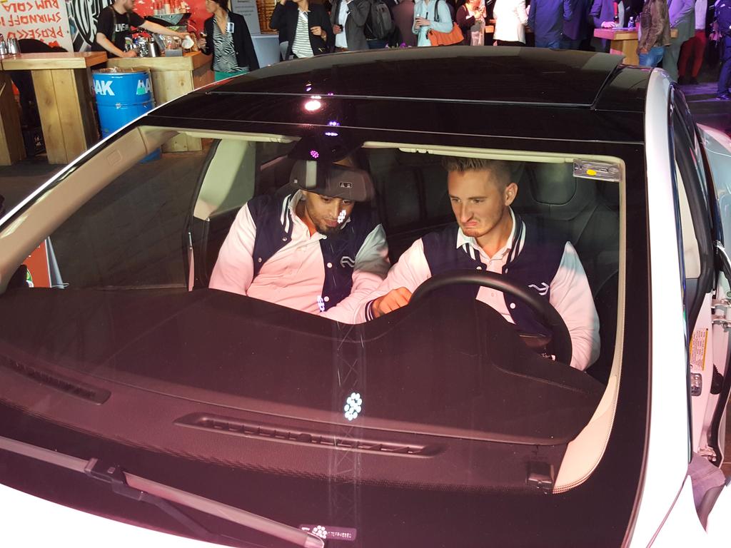 FrankReef's tweet photo. #SED15 De jongens van @NS_online zitten liever in een #tesla van @TAXIE_electric. Geef ze eens ongelijk. http://t.co/igv1sl07Db