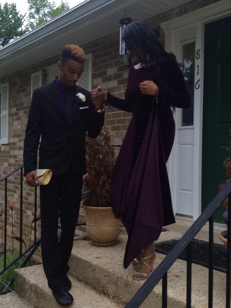 __LovingMyself_'s tweet photo. Prom was πππβ€οΈβ€οΈ #FriendlyProm2k15 http://t.co/7Iz79eZmme