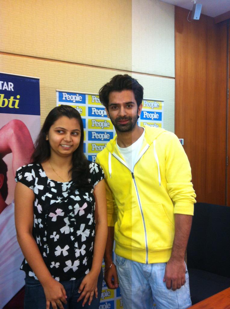 TanviArshi's tweet photo. 2 years ago this day #22May2013 β€οΈβ€οΈ. This man can generate feelings which u never knew r there within u http://t.co/NkPtin7xsQ