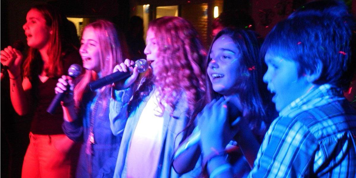 Top 10 Karaoke Songs (that nobody ever sings) 🎤 ow.ly/Nhh0v  #FridayNightFun