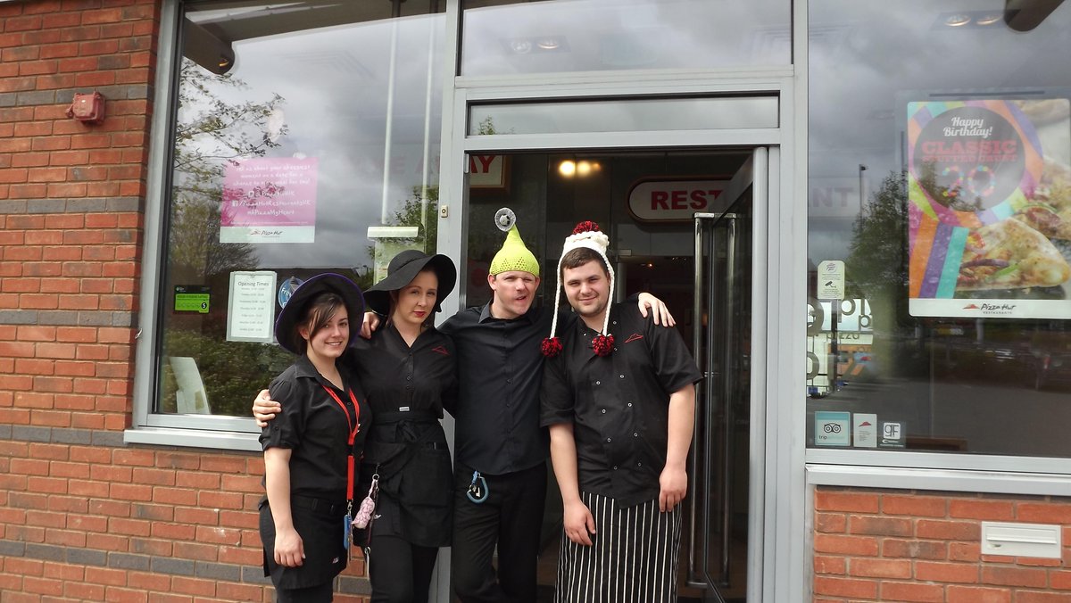 HeadwayWorcs's tweet photo. Smiling hatted faces everywhere! Thanks @PizzaHutWoo for supporting #hats4headway http://t.co/CfkeCVzx8P