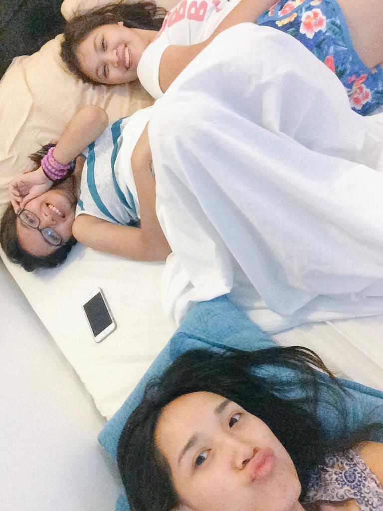 mrsJuliaLautner's tweet photo. Tinalo pa ang live stream ni Pacman haha #Forvermore @imyourqui @hivernating @icaaamyvanwy @evabanez http://t.co/DmvkaaRjaw