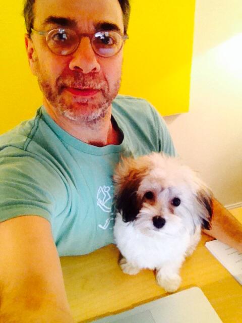 Freakonomics's tweet photo. My new editorial assistant. #CaninePower http://t.co/X7En5os3Zd