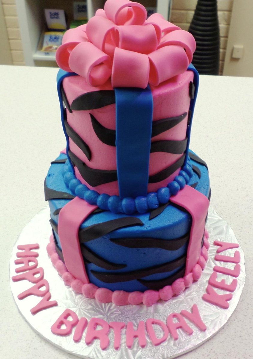 cakerecipesgo's tweet photo. RT @Nutphrees: A sweet and spunky tiger-striped tiered birthday cake! #funwithcake #nutfreebakery http://t.co/WoUpNvWawP