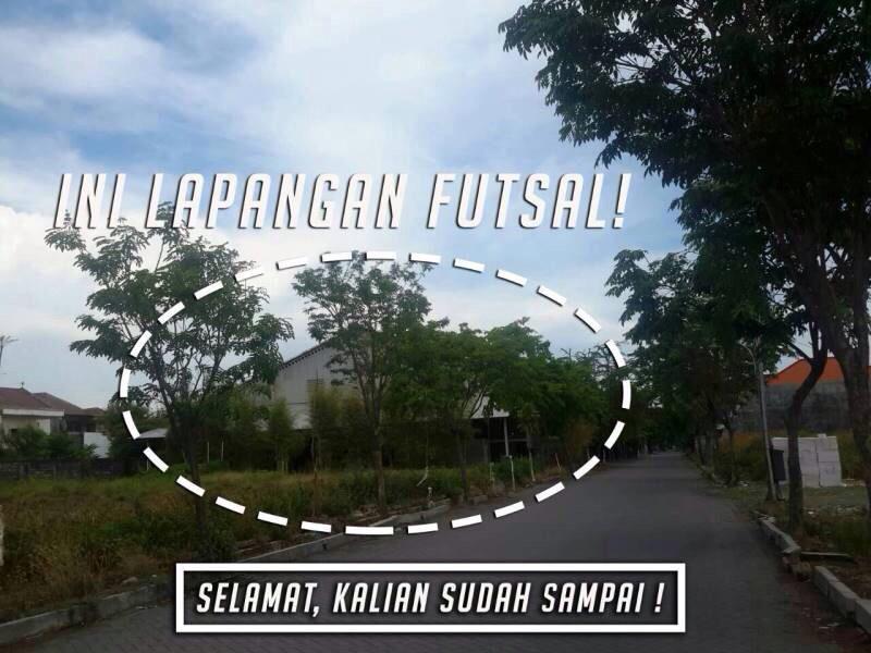 (It's the building behind those trees...) Voila! U're arrived!