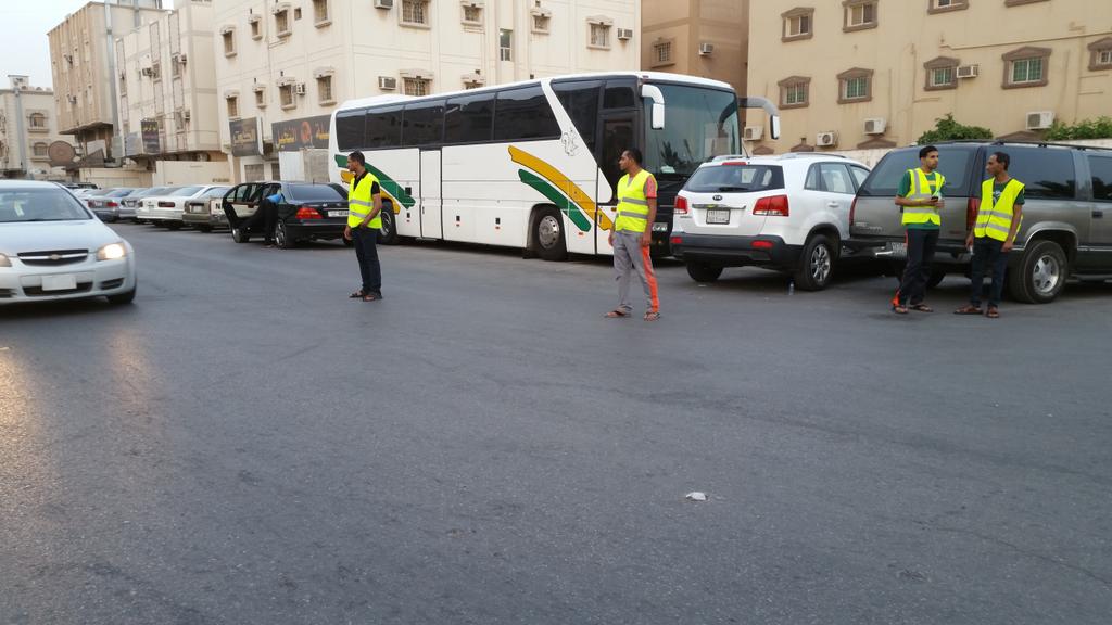 boqudaih's tweet photo. الرجاء من أهالي القديح التعاون مع كشافة الامام السجاد عليه السلام ، لتسهيل حركة السير في البلد وجزاكم الله خير الجزاء http://t.co/ShxaKzhpcL