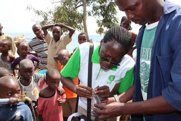OxfamTz's tweet photo. Acute watery diarrhea cases are over 1K among #BurundianRefugees.@Oxfam is in #Kagunga 2 provide safe H2O and toilets http://t.co/mcAM0xCntd