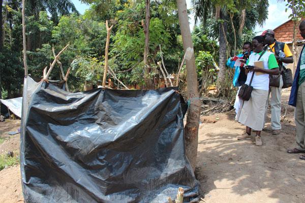 OxfamTz's tweet photo. Acute watery diarrhea cases are over 1K among #BurundianRefugees.@Oxfam is in #Kagunga 2 provide safe H2O and toilets http://t.co/mcAM0xCntd