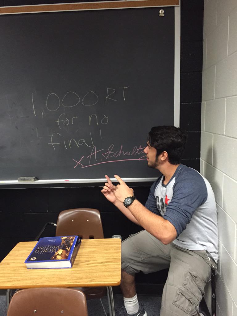 AmirRoozbehani's tweet photo. Guys please help us! None of us are that smart 1000rt 🙏🏼 please make it happen http://t.co/Zv8TH9kGFz