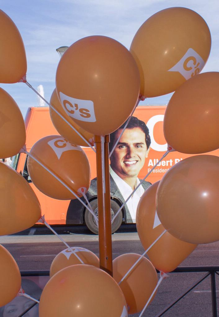 CS_Madrid's tweet photo. #YoVotoCiudadanos porque la ilusión por cambiar las cosas es más poderosa que nada y hoy lo estamos demostrando aquí. http://t.co/Xe72ADwIrU