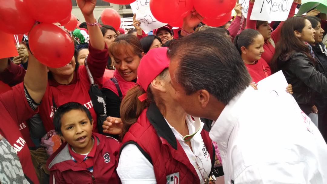 PRI_Nacional's tweet photo. Huixquilucan recibe a @CCQ_PRI y #LosMejoresCandidatos: @Fer_MaldonadoH @pabsperalta y @alfredodelmazo. @PRI_EDOMEX http://t.co/PcdLtUp3QP