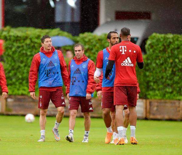 yasarmuhd's tweet photo. Boateng and Lewandowski started a fight in trainings, because Levandowski whispered  'Messi'  in Boateng's ear http://t.co/5U2skvC8AP"