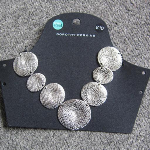 Thefabtrunk's tweet photo. Silver textured neckpiece: order via http://t.co/rX3wiAnt3W Nationwide an pay on delivery. #TheFabTrunk #FoundOnKonga http://t.co/mTWBHieKFH