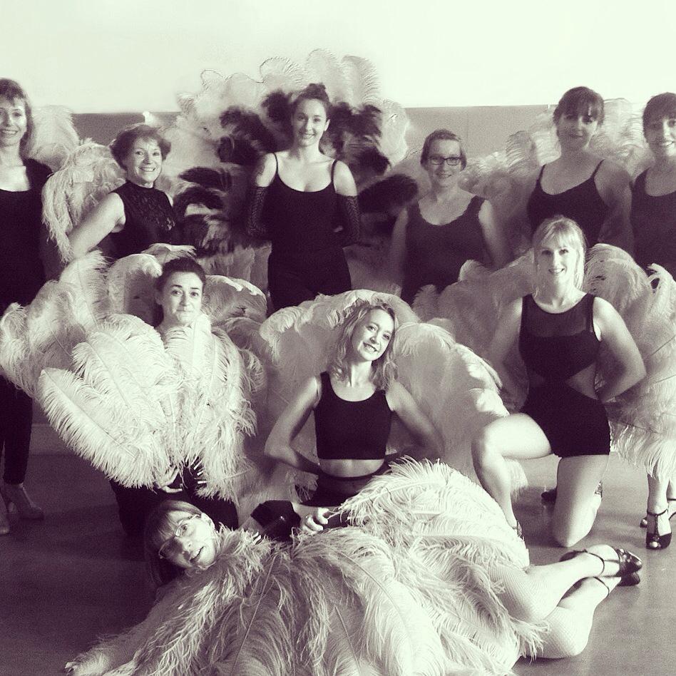 Vivi_Valentine's tweet image. Les élèves de #Bordeaux😍Très bon weekend à tous. Prochain cours à Paris le weekend prochain #Éventails #Danse #Paris