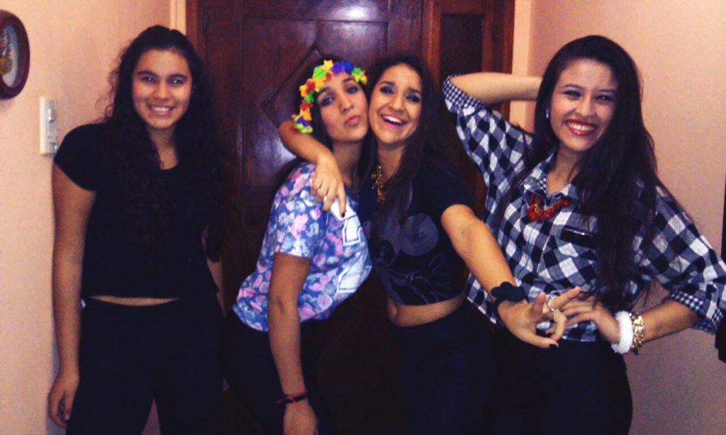 IreneCamera15's tweet photo. #OtraNocheComoEsaaaa #Feass @OrianaSegovia7 @Maby_56_ http://t.co/vR20NCI4bm