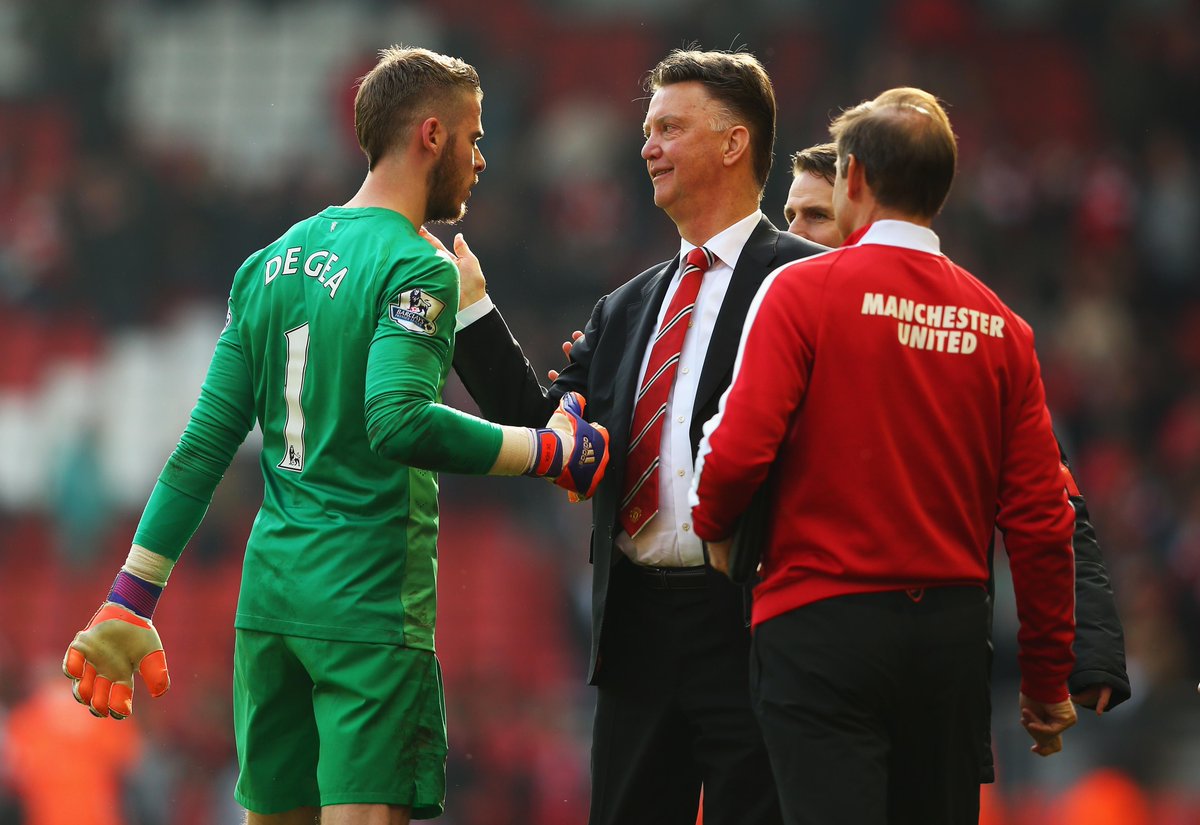 SkySportsNews's tweet photo. Louis Van Gaal says he believes David De Gea will stay at Manchester United. More on #SSNHQ http://t.co/5u6KM5jJC2