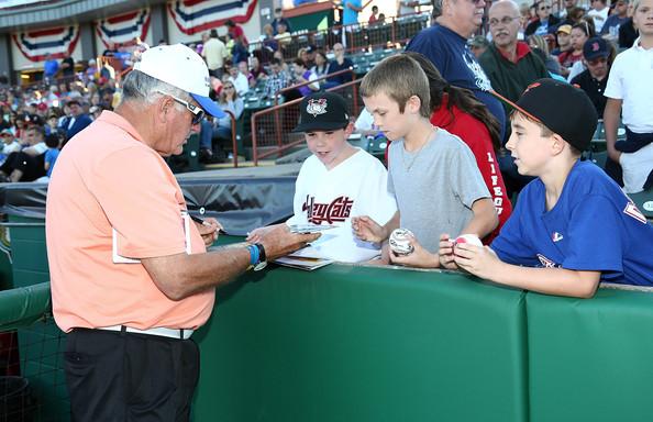  Happy Birthday to Terre Haute\s own, former MLB pitcher Tommy John. 