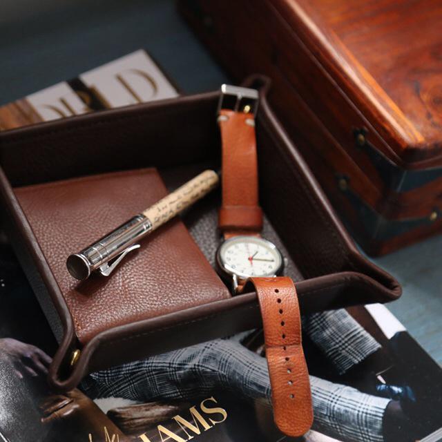 FrankClegg's tweet photo. Travel essentials #frankclegg #manoftheworld #soundergoods #fabercastell http://t.co/w7r7V8p7xD http://t.co/uQDM4Bpotq