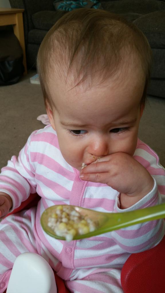 Emmiesmc's tweet image. Darcey's first try of @organixbrands multi grain mini cereal puffs. #babiesbreakfastclub #differenttexture lmao