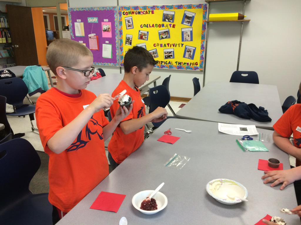 MREteam4's tweet photo. Fun with food! #mustangmadness #CollaborationMRE http://t.co/T2324yLg8W