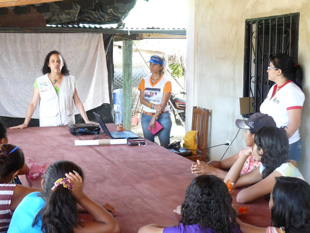 CORBATUR's tweet photo. La comunidad de Boca de Anaro en Pedraza disfruto del Taller "Turismo Comunitario, palanca para el Desarrollo Local" http://t.co/H36048OLgU