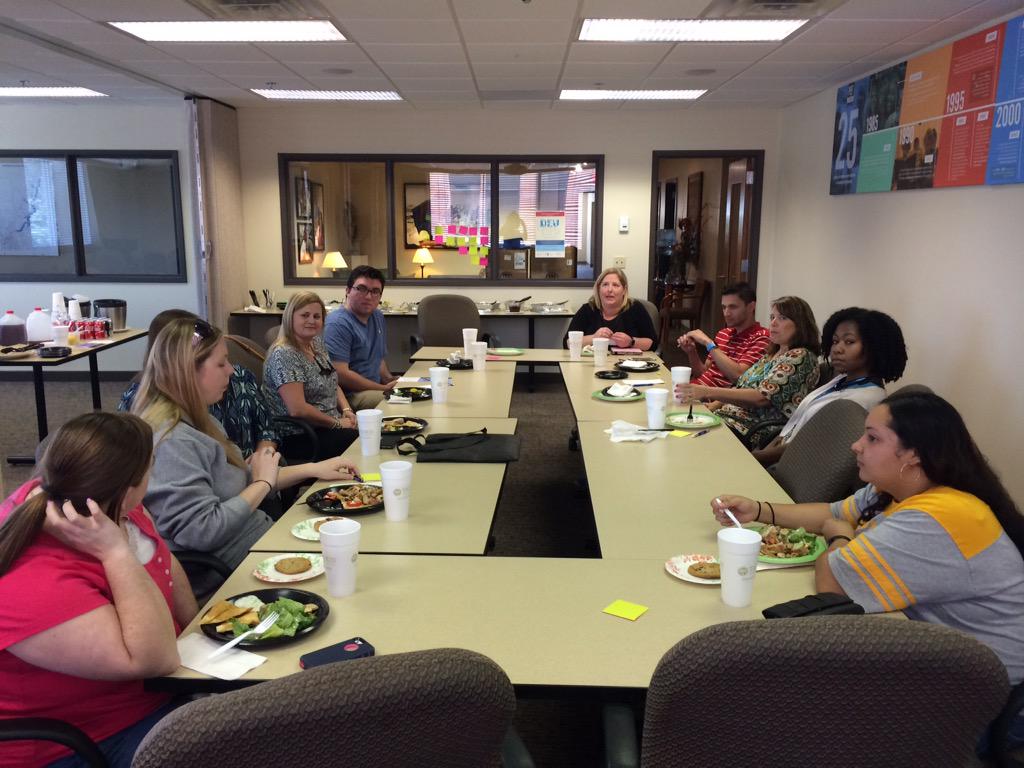 PEFinnovation's tweet photo. Happy to be having lunch with the #1to1hcde Rock Stars! @pefchattanooga http://t.co/pgHgY22V8L