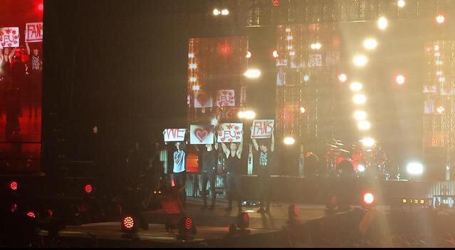 5SOSweden's tweet photo. They couldn't have finished the european leg of the tour in any better way, so cute❤️ #ROWYSOParis #EUProject http://t.co/f86hJuSn5X