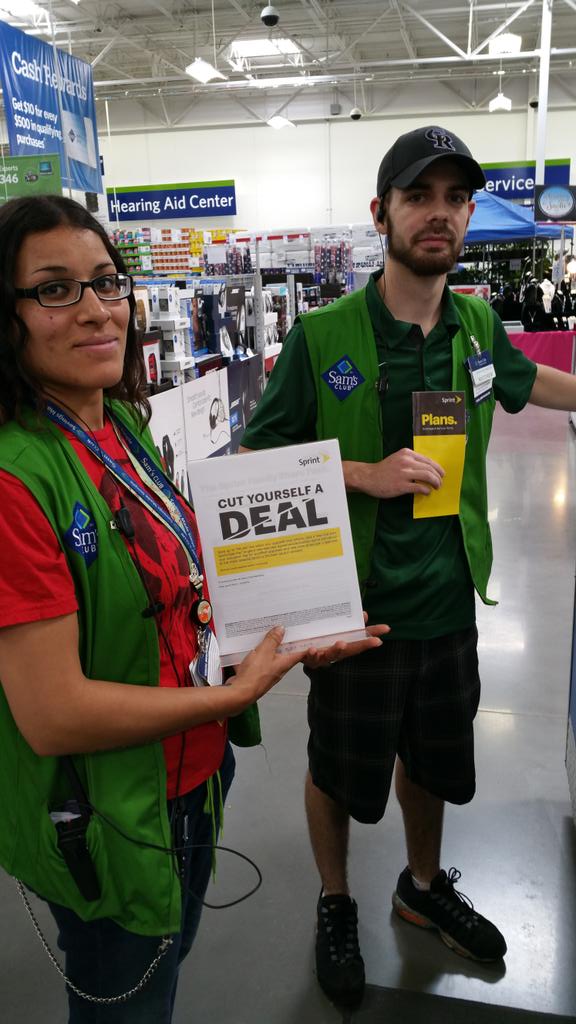 AaronFromSprint's tweet photo. @SprintCentral @JLeRoy01 @themoman01 Sams Club mobile loving these deals almost as much as customers! #JeffWeCan http://t.co/qBMUSO7Wb2