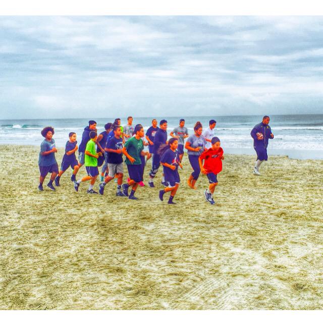 iz_litty's tweet photo. 6:30 AM beach workout !! #ComeGetSomeWork. π― http://t.co/KC8j6SMsaI