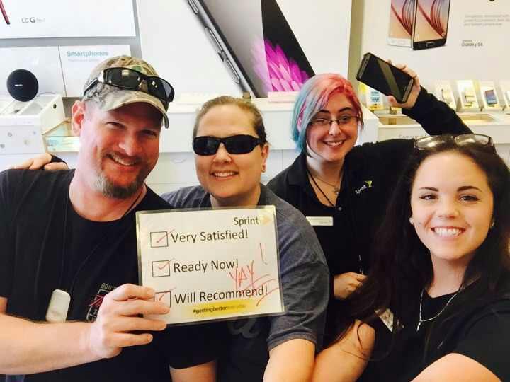 FoneZoneFred's tweet photo. Wow, look at the Smiles. Leaving with new Note 4 &amp; HTC M9. Oh so happy. #gettingbettereveryday @BabbyK @1MissAlyson http://t.co/2LaOLNP0Yf