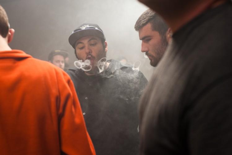 CloudzVapourUK's tweet photo. Take a Deep Breath if You Want to Try Competitive #Vaping
http://t.co/Evm12wFUrU
#CloudVaping #CloudChasing #Vape http://t.co/FIcFh41CXz