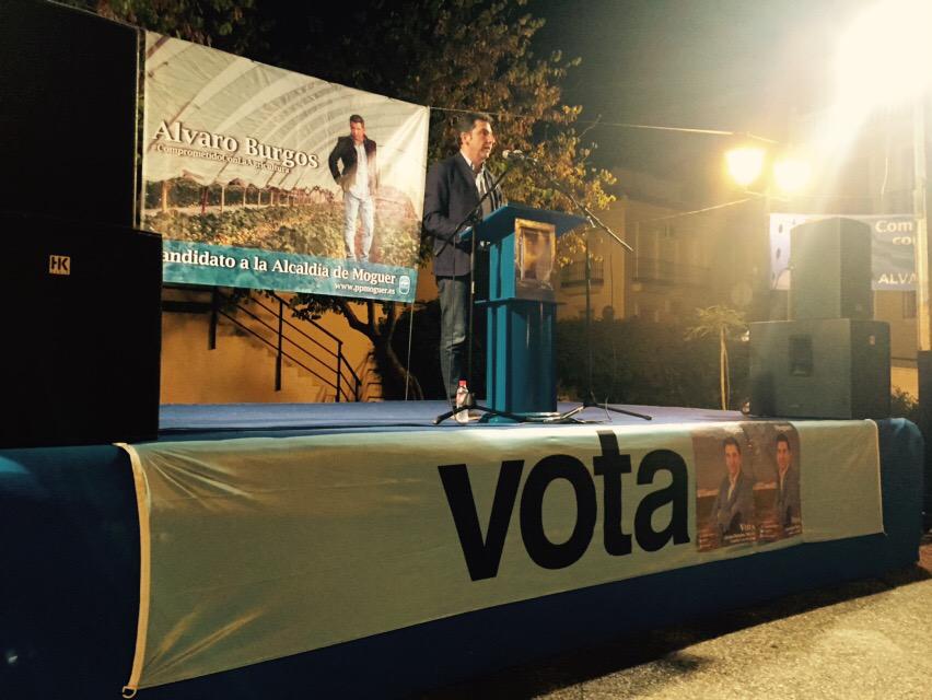 Álvaro Burgos muestra y habla por y para Moguer, el tiene compromiso.