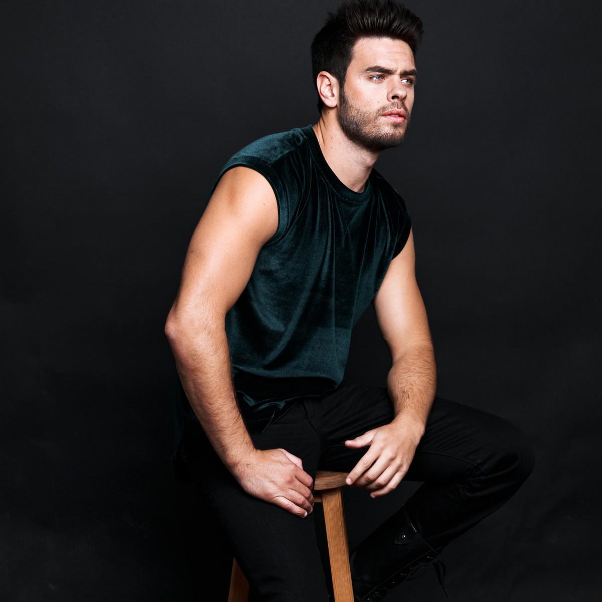 Stless's tweet photo. El coductor @carlosmarmen en los perfiles de la edición No. 22 de @Stless // #stless #carlosmarmen // saintless.mx http://t.co/dhyHVgUs2q
