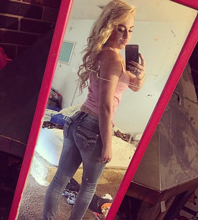 babeeshelby's tweet photo. I don't chase em, I replace em 💅🏼 http://t.co/gSlAkSCPdn