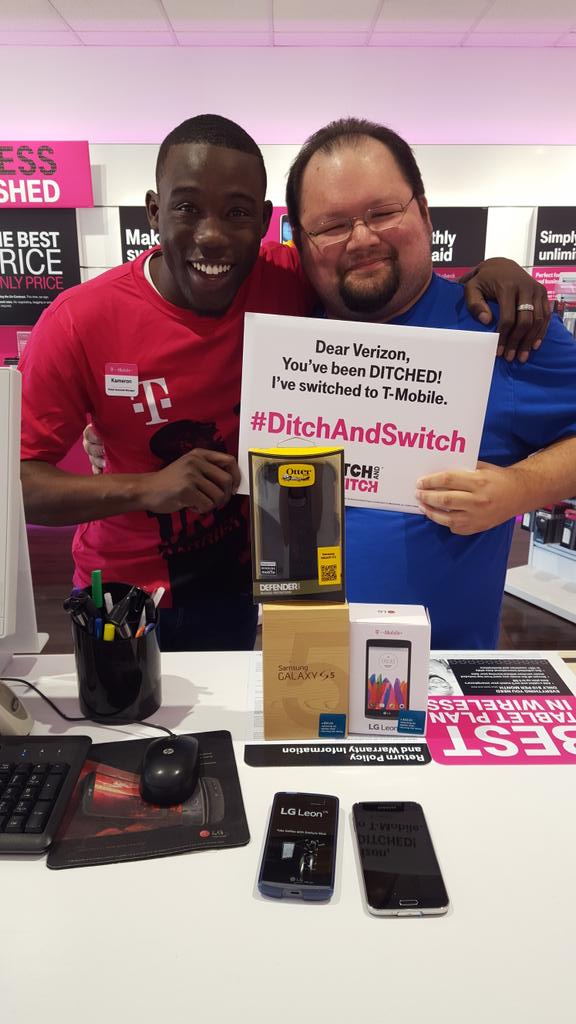 NatalieRestrep1's tweet photo. welcome to the club, Jon! 
3 @work lines for team Cumming!  #NeverSettleForVerizon @JohnLegere @TMobile @m_wan4life 😄 http://t.co/p0vo1AlfRe