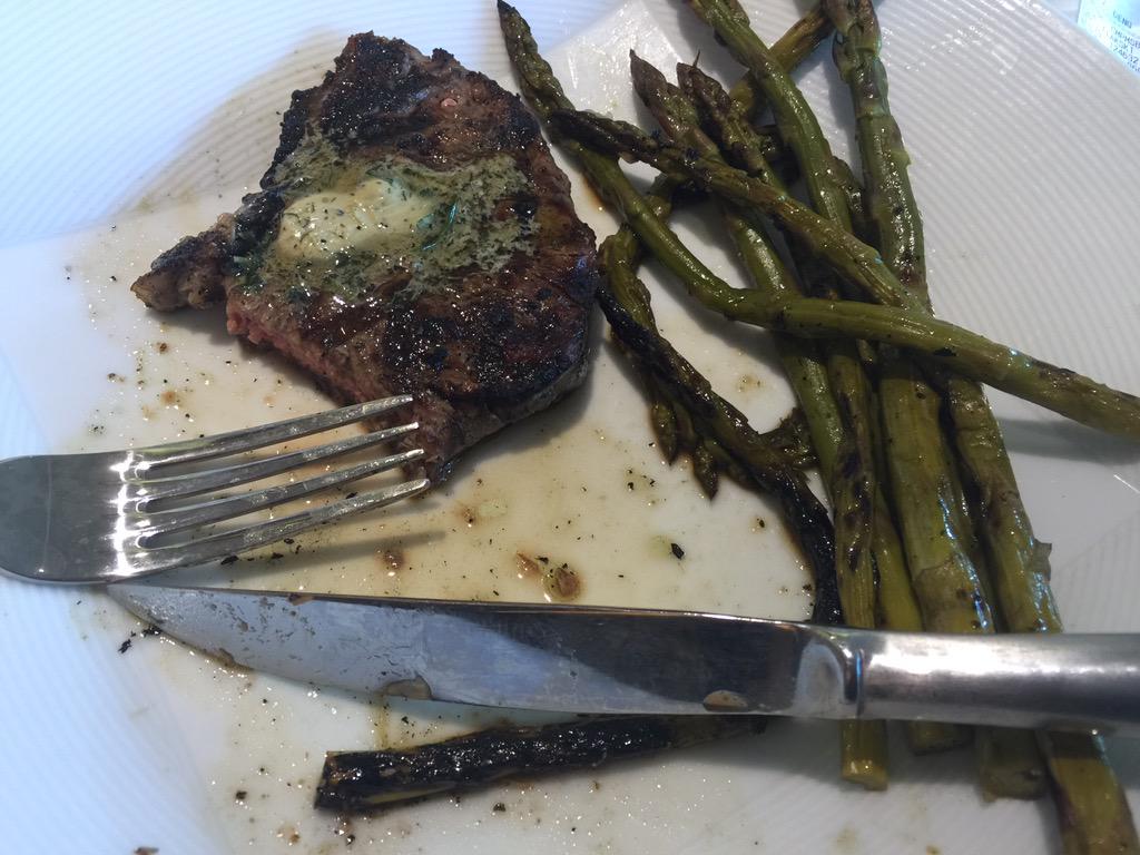 HolyCaesar's tweet image. 伙食还可以就就是要收费！