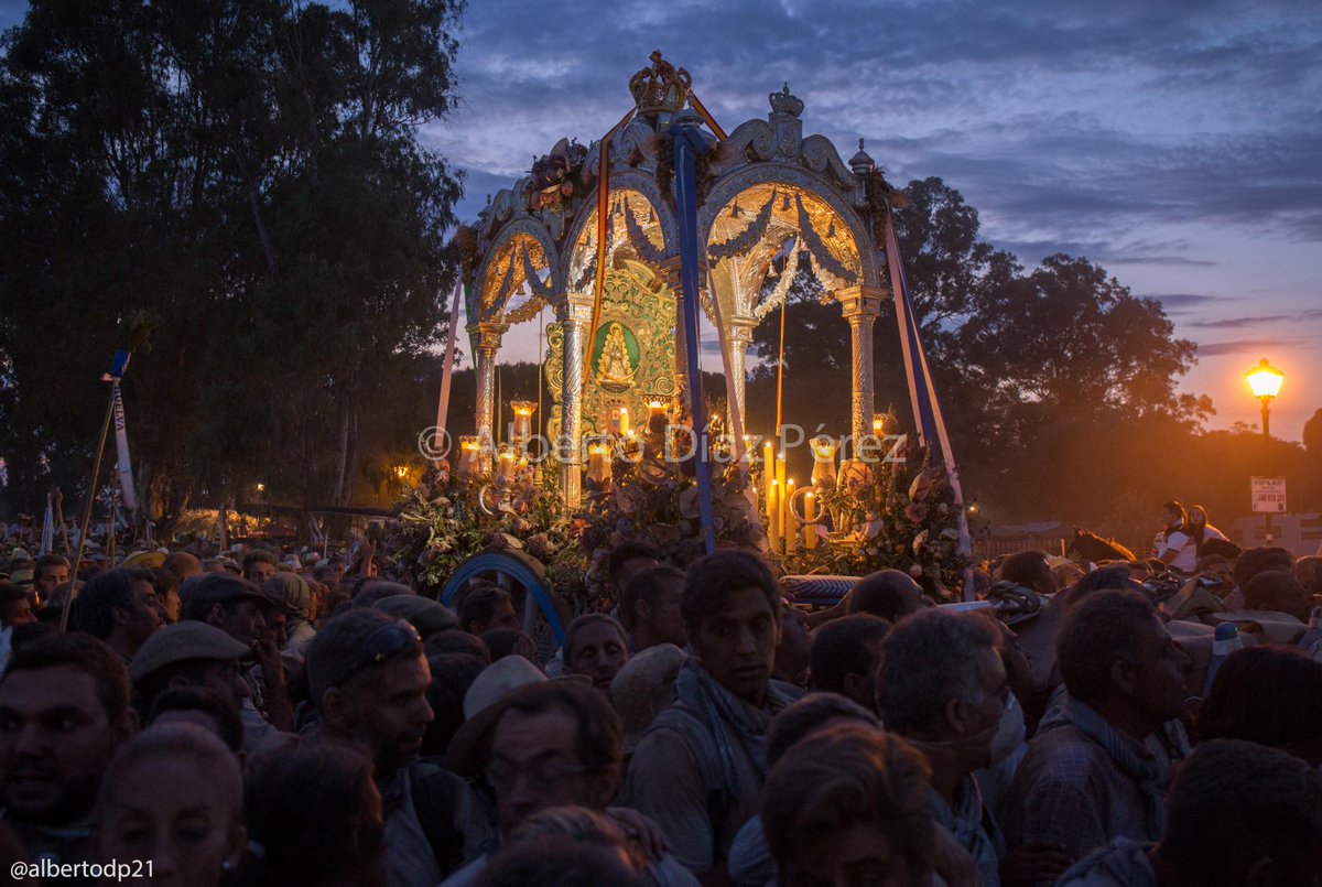 albertodp21's tweet photo. HUELVA, nunca camina sola. #rocio2015 #Huelva http://t.co/zOpY5FC2LJ