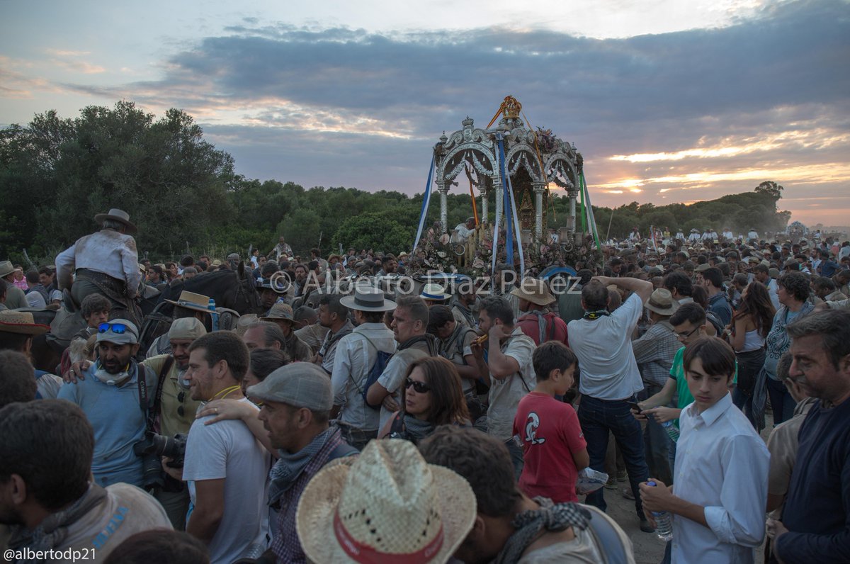 albertodp21's tweet photo. HUELVA, nunca camina sola. #rocio2015 #Huelva http://t.co/zOpY5FC2LJ