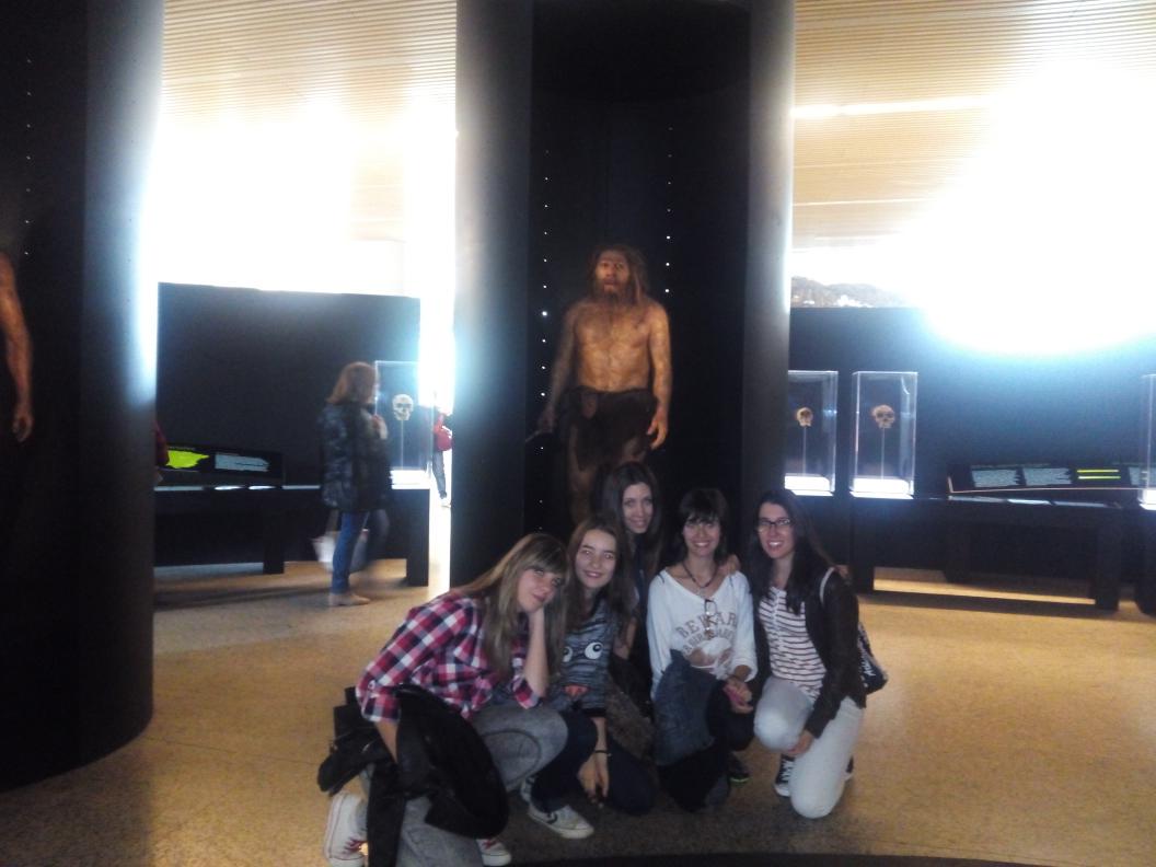 LMC_95's tweet photo. Finalizamos las prácticas de 2° de carrera en Burgos 🙌 #MuseoEvoluciónHumana #YacimientosAtapuerca #GrandesBiólogas💞 http://t.co/KJUbSWmSm3