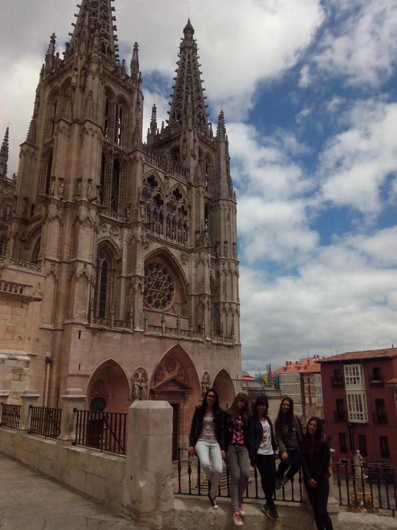LMC_95's tweet photo. Finalizamos las prácticas de 2° de carrera en Burgos 🙌 #MuseoEvoluciónHumana #YacimientosAtapuerca #GrandesBiólogas💞 http://t.co/KJUbSWmSm3