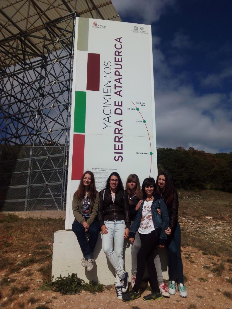 LMC_95's tweet photo. Finalizamos las prácticas de 2° de carrera en Burgos 🙌 #MuseoEvoluciónHumana #YacimientosAtapuerca #GrandesBiólogas💞 http://t.co/KJUbSWmSm3