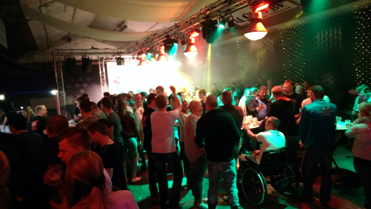 FirmaEPC's tweet photo. GIet donders gezellig op de vrijdagavond! @5thWheelLive @FirmaEPC http://t.co/svcNEXuIlD