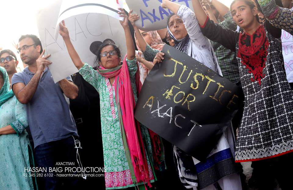 Dannrasheed's tweet photo. #Justice4Axact #StandwithAxact
Xactians / bol families & civil society supporters gathered for a peaceful protest. http://t.co/jY91BYC81Y